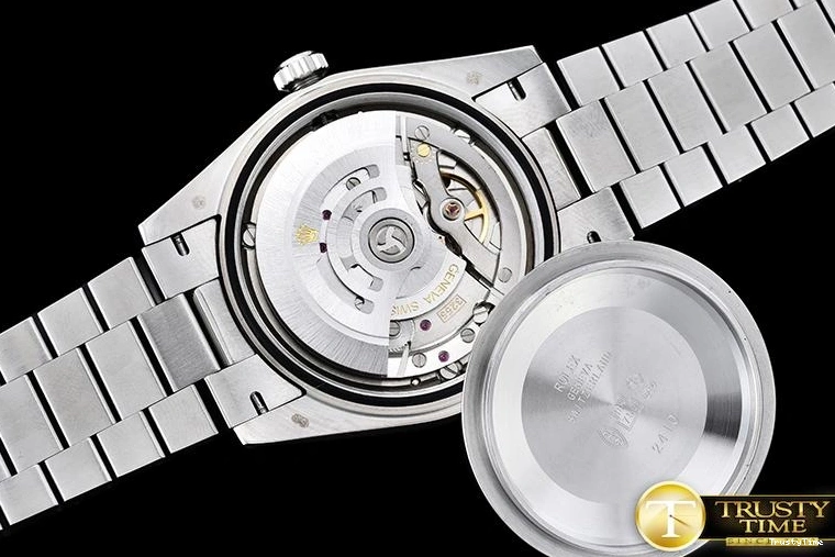 0223 RDD0207F – DayDate Compact 677